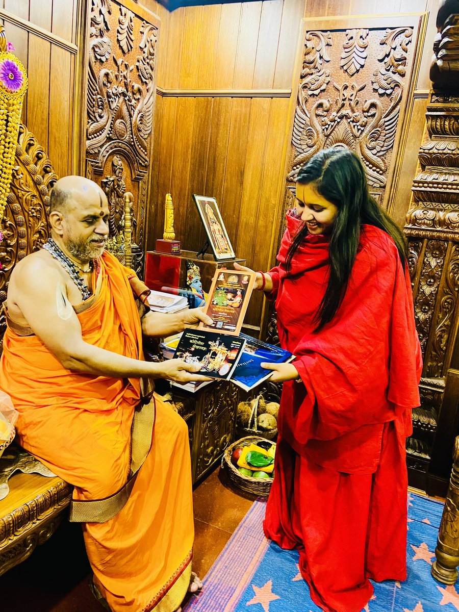 SadhviSaraswati's tweet photo. had the pleasure of meeting with Holiness Sri Sugunendra Tirtha Swami of Udipi Krishna Matha Karnataka #sadhvisaraswati #hindusherni #udpi #krishnamathaudupi #karnataka https://t.co/KbETgWHUu0