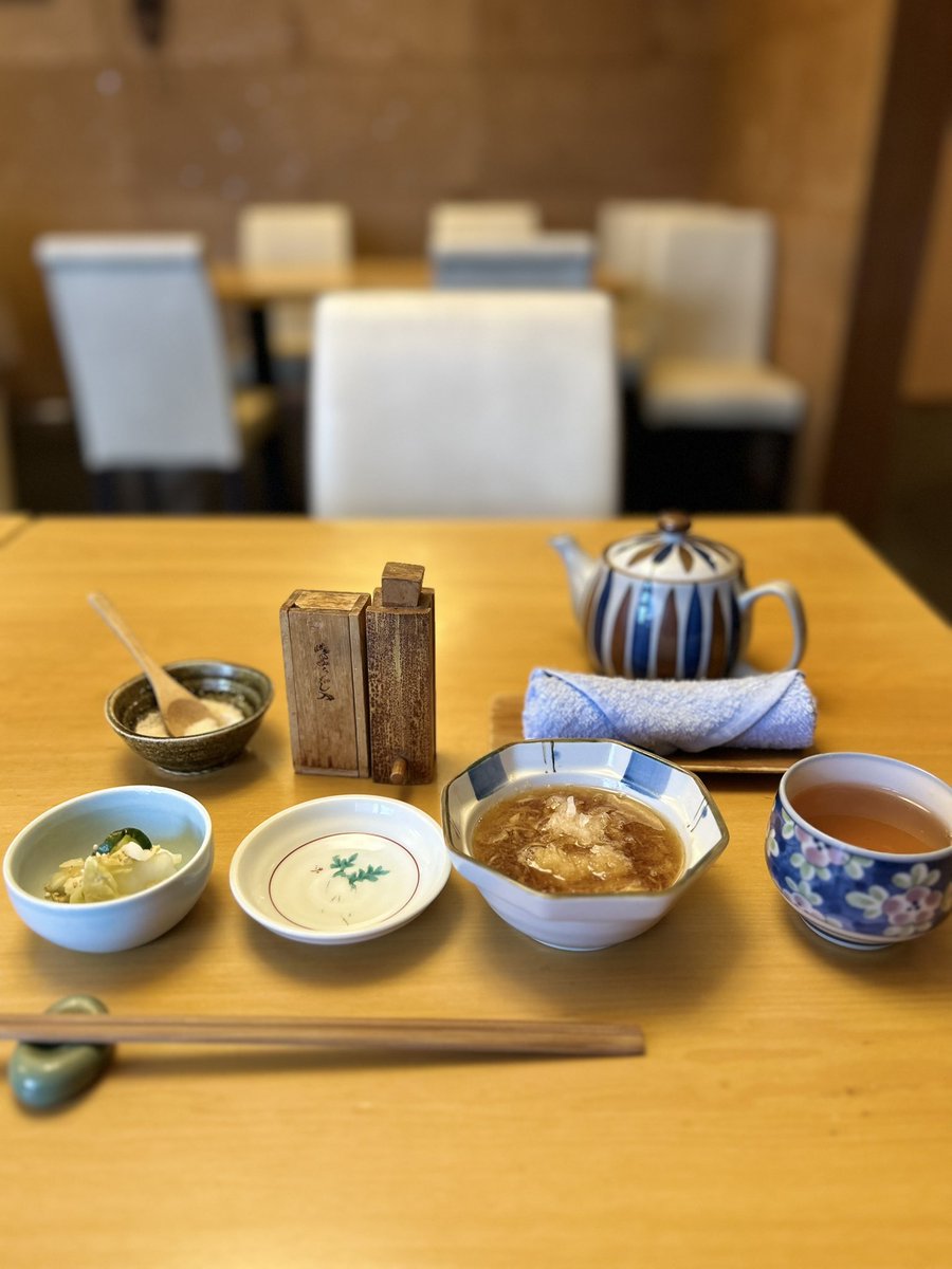 kmbq10's tweet photo. 名古屋にきたぞ
明日に備え英気を養うため天ぷらから🍤

めちゃくちゃにうまい😳 https://t.co/MUbcVrWFnQ