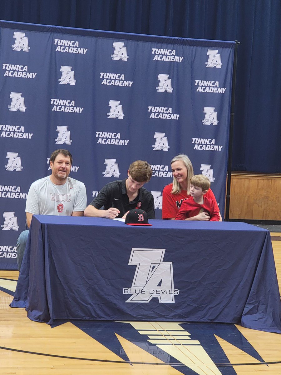 BoxBoysScout's tweet image. Big Congrats to @cforrest_2 @beckw99 @winn_white1 &amp;amp; Sam Barnes on making things official by signing their NLI. We&apos;re extremely excited for the players &amp;amp; their families during this special time. #RepTheBox @BattersBox @CorySumner @lparks32 @DorseyBaseball @TylerPoole07 @d_lank12