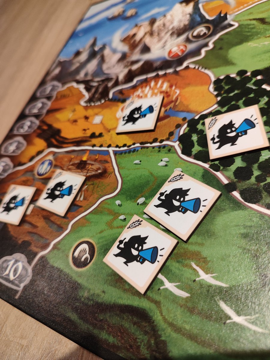 Waouh, quelle super surprise ce matin ! On reçoit une boîte de SmallWorld édition 15 ans et devinez ce qu’on découvre à l’intérieur ? Un peuple Ludovox ! C’est trop classe, non ?
Merci @daysofwonder pour la surprise ! 

#j2s #tabletop #boardgames #jeudesociété #smallworld