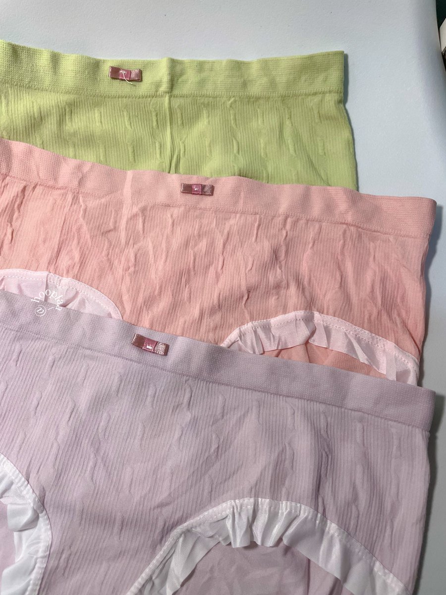 hooplaa_'s tweet photo. GIRLS AKU NEMU CD 40RBAN DAPET 8 😭🤍

btw ini uda antibacterial bahannya adem, warnanya gemes2 lumayan bgtt ini buat gunta gantii https://t.co/B3cwFiD7Gu