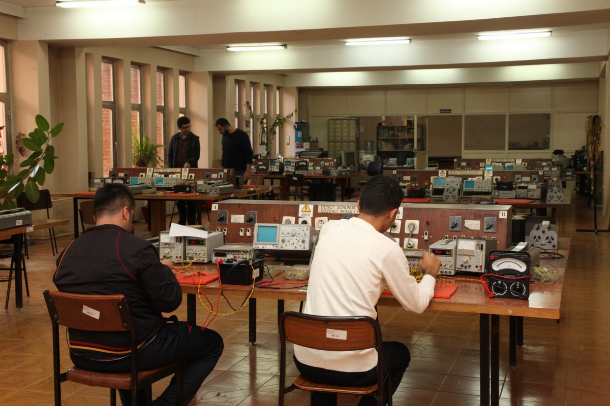 Asrın felaketinin üzerinden iki yıl geçti. Acısını içimizde hissettiğimiz Kahramanmaraş merkezli depremlerde hayatını kaybeden vatandaşlarımızı rahmetle anıyorum.

Milletçe el ele vererek hep birlikte depremin yaralarını sarmaya gayret ediyoruz. Devletimizin tüm kurumları gibi