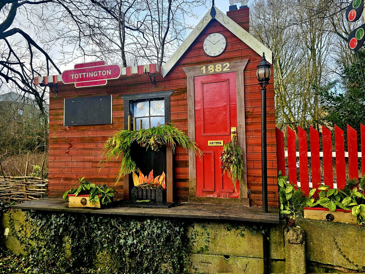 HikingManchest1's tweet image. A decorative facade at the site of the old Tottington Station which closed to passengers in  1952. The platform still remains &amp;amp; the line to Bury has been converted into a pedestrian and cycle route, the Kirklees Trail
#AdoorableThursday #Bury