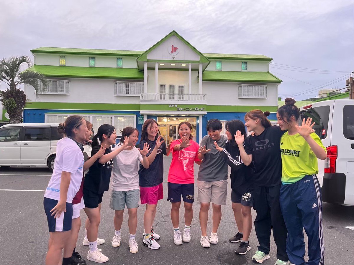 sialax_89's tweet photo. 私の好きなイベントは『フレッシュマンズキャンプ』‼️

略して「フレキャン」！
フレキャンは多くの他大学の選手と密にラクロスができる合宿で、私自身も刺激を受けました⭐️
そしてフレキャンで出会ったラクロッサーたちとは今も交友があります！😌

フレキャンでたくさん友達を作りましょう！⛰️🥍 https://t.co/wSjt41ZpBL