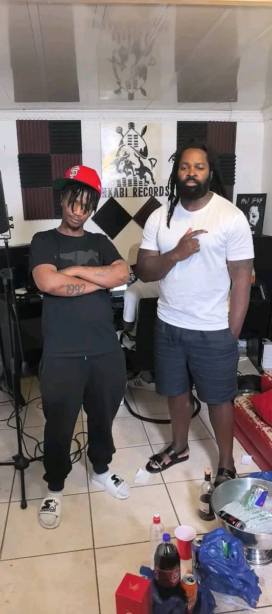 vizzeroo's tweet photo. In life we all making mistakes ,we fight but at the end of the day we forget &amp; Forgive each other and I know some people might not like peace that Emtee &amp; Big Zulu made but me I'm so happy for them and I can't wait to hear the song they are working on right now 😊
@emteerecords https://t.co/4ZcfAkv5ZV