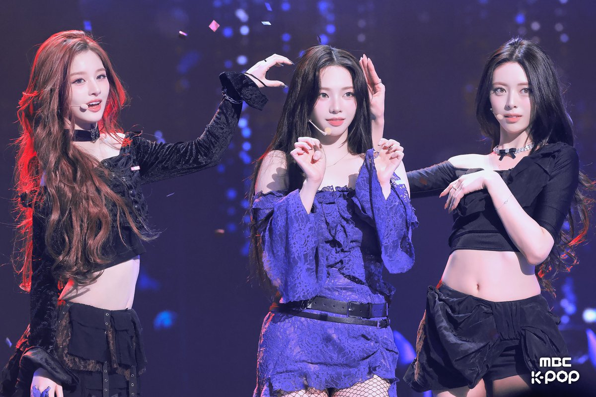 💎2024 MBC 가요대제전 현장포토💎

예쁜 애.. 옆에... 예쁜 애...🩷🩵
Pocket에 들어가고 싶은 사람?
   ㄴ저요🙋‍♀️

250129 #2024가요대제전 #유나 #카리나 #설윤 #YUNA #KARINA #SULLYOON
<a href="/ITZYofficial/">ITZY</a> <a href="/aespa_official/">aespa</a> <a href="/NMIXX_official/">NMIXX</a>