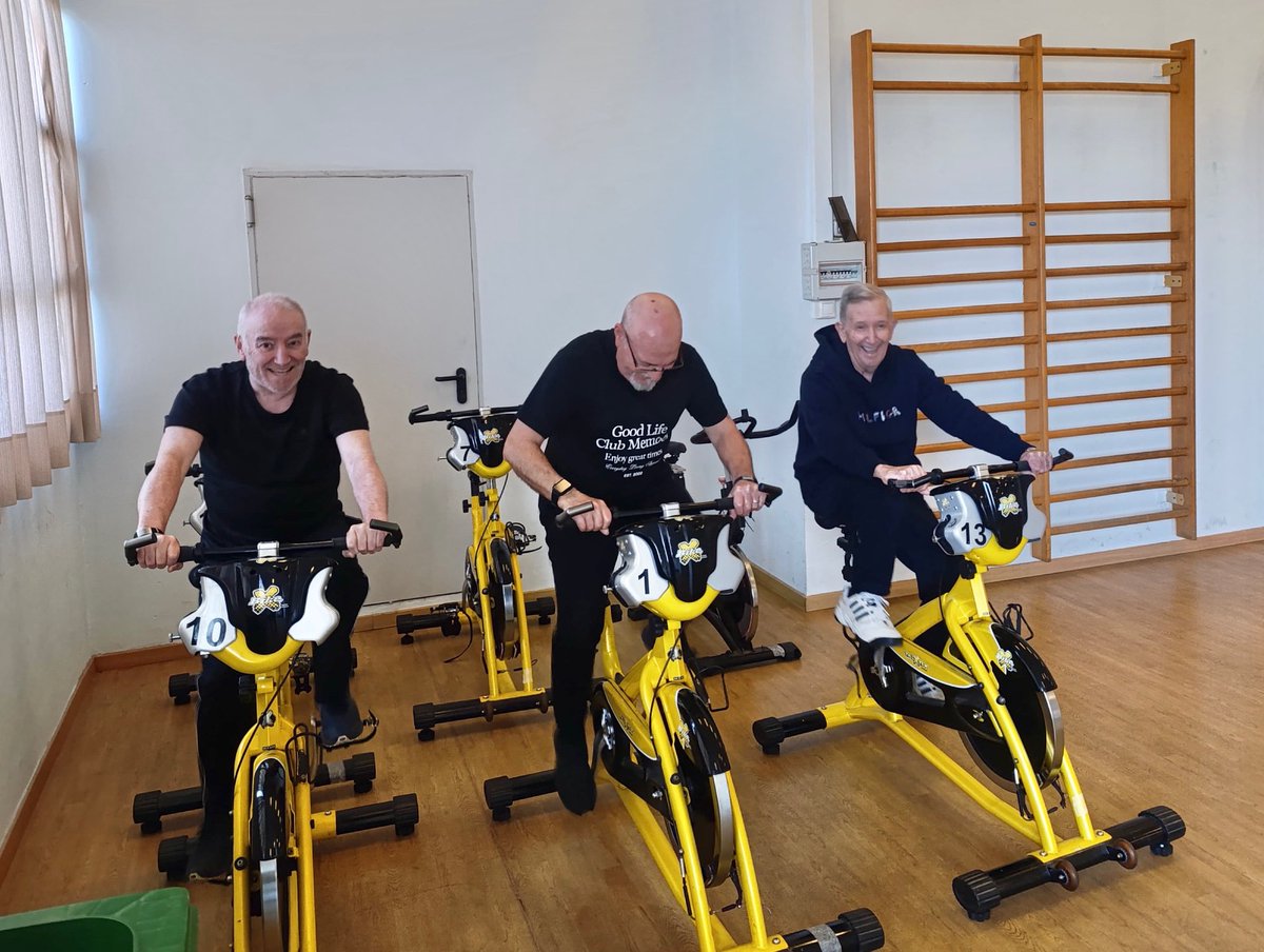 APAM_MALAGA's tweet photo. Nuestros/as pacientes siguen en plena forma gracias al programa de entrenamiento físico para pacientes en Fase III de Rehabilitación Cardíaca 🫀💪. Gracias a la colaboración entre @APAM_MALAGA , Área Deportes de @malaga , y el @drjmora @HRegionalMalaga +info: 952618778/ 625520314 https://t.co/giXnp1FFzk