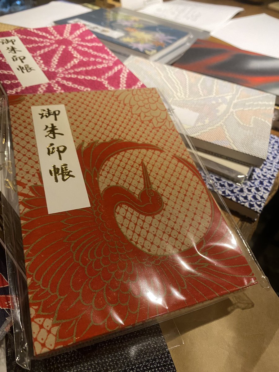 chattyjapan's tweet photo. 素材によっては、
御朱印帳サイズの生地が
僅かしか取れないこともあるんです
『鶴 × 朱色』
こちらもそう🔴
優雅な姿にうっとりと…
羽ばたきそうですね🕊️
#神社 #日本固有 #御朱印
#御朱印帳 #着物 #職人 #アップサイクル #陽の目 #鶴 #朱色
#madeinjapan #kimono #artknowto #goshuinstamp https://t.co/71M3pyu495