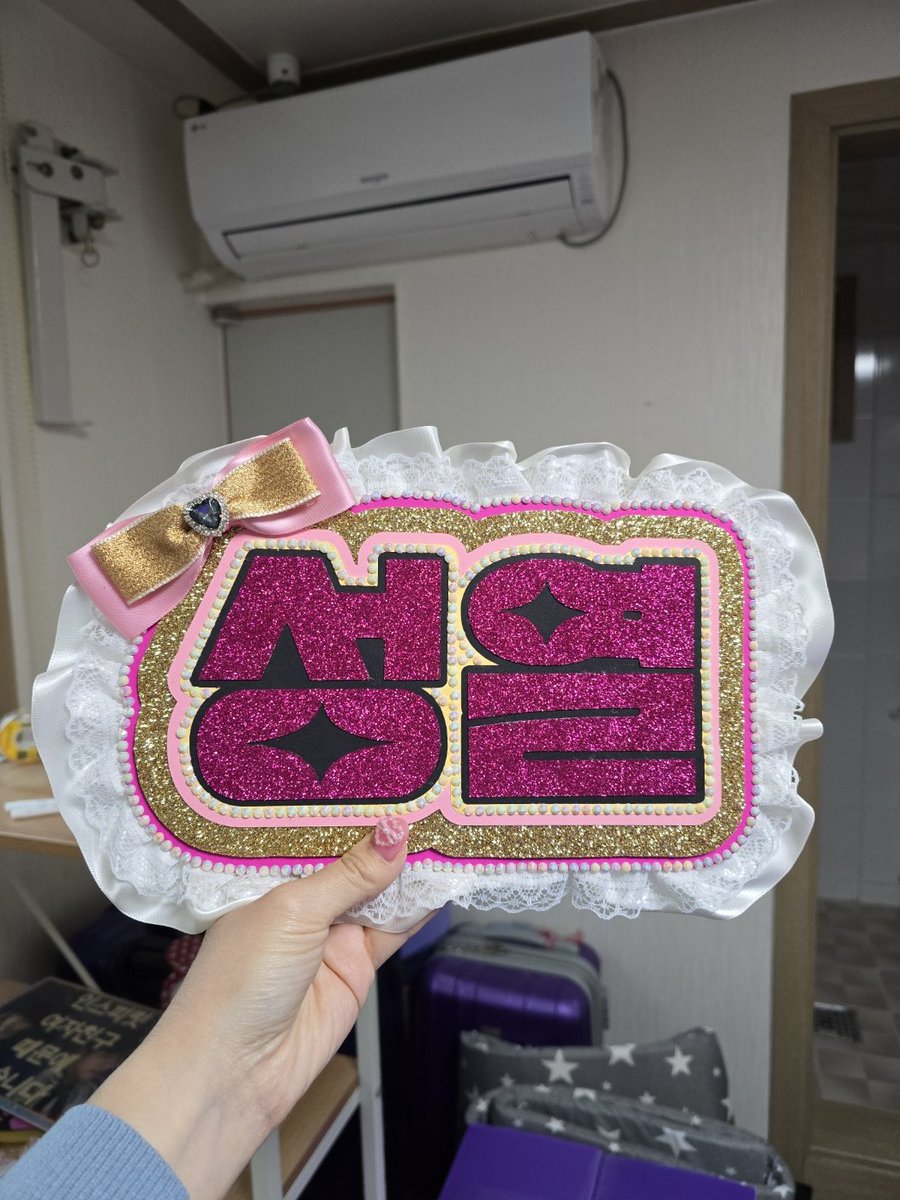 sungyeoling's tweet photo. the nameboard i ordered arrived today! thank you so much @blosskittyco 😘🥰 i can't wait to use it next week in yokohama! https://t.co/T5KrgpzJFc