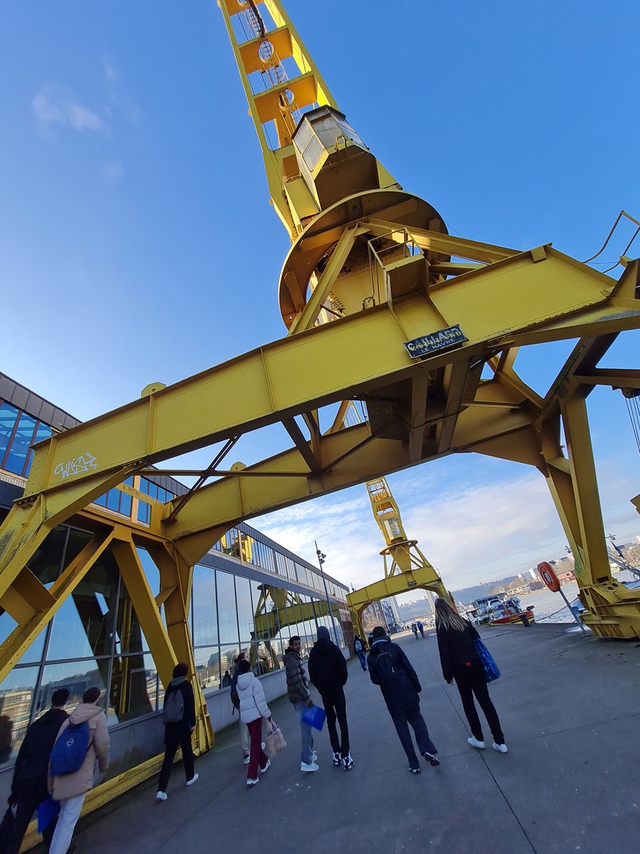 Les élèves de Tles STI2D et TEB et des éco-délégués ont participé à une visite architecturale des friches rénovées des quais de Rouen. Ils ont été aussi sensibilisés au développement durable lors d'un escape game  et d'une visite guidée de l'exposition Océans à l'Atrium.