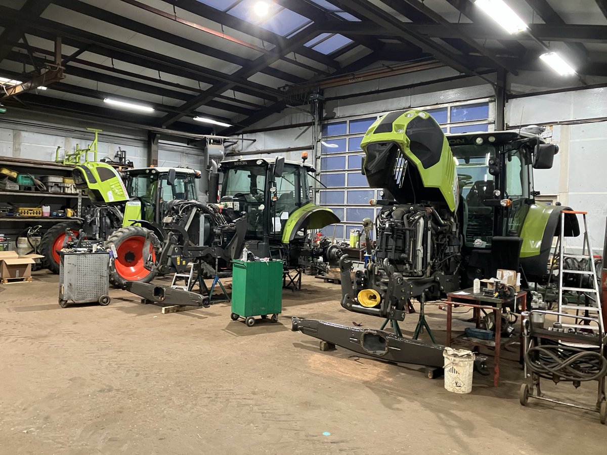 3x #Claas #Breedspoor op een rij.
#lmbgeertsema #rijpaden #asverbreding