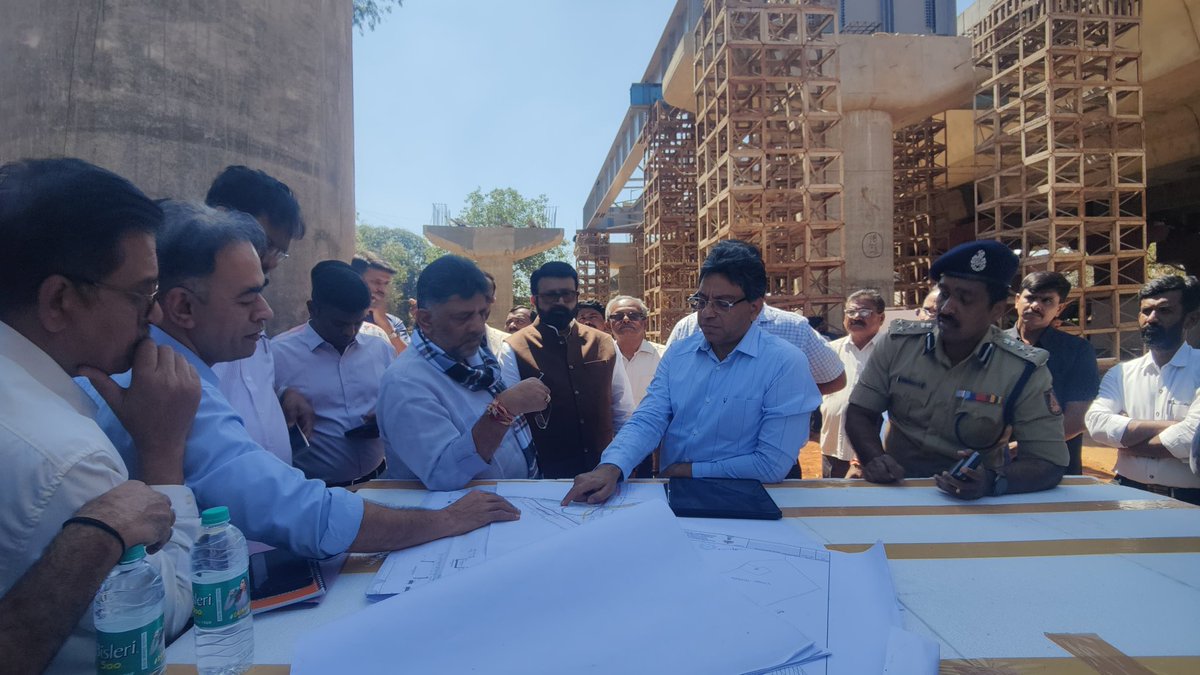 Bangalore Development Authority (@bdacommissioner) on Twitter photo ಬೆಂಗಳೂರು ಅಭಿವೃದ್ಧಿ ಪ್ರಾಧಿಕಾರದ ವತಿಯಿಂದ ನಿರ್ಮಿಸಲಾಗುತ್ತಿರುವ ಹೆಬ್ಬಾಳ ಬಳಿ ಮೇಲುಸೇತುವೆ ಕಾಮಗಾರಿಯನ್ನು ಉಪ ಮುಖ್ಯಮಂತ್ರಿ ಹಾಗೂ ಬೆಂಗಳೂರು ನಗರಾಭಿವೃದ್ಧಿ ಸಚಿವರಾದ ಶ್ರೀ ಡಿ.ಕೆ. ಶಿವಕುಮಾರ್ ಅವರು ಇಂದು ಪರಿಶೀಲಿಸಿ, ಕಾಮಗಾರಿಯನ್ನು ಶೀಘ್ರದಲ್ಲಿ ಪೂರ್ಣಗೊಳಿಸಲು ಅಧಿಕಾರಿಗಳಿಗೆ ಆದೇಶಿಸಿದರು. ಪ್ರಾಧಿಕಾರದ ಅಧ್ಯಕ್ಷರಾದ ಶ್ರೀ ಬೆಂಗಳೂರು ಅಭಿವೃದ್ಧಿ ಪ್ರಾಧಿಕಾರದ ವತಿಯಿಂದ ನಿರ್ಮಿಸಲಾಗುತ್ತಿರುವ ಹೆಬ್ಬಾಳ ಬಳಿ ಮೇಲುಸೇತುವೆ ಕಾಮಗಾರಿಯನ್ನು ಉಪ ಮುಖ್ಯಮಂತ್ರಿ ಹಾಗೂ ಬೆಂಗಳೂರು ನಗರಾಭಿವೃದ್ಧಿ ಸಚಿವರಾದ ಶ್ರೀ ಡಿ.ಕೆ. ಶಿವಕುಮಾರ್ ಅವರು ಇಂದು ಪರಿಶೀಲಿಸಿ, ಕಾಮಗಾರಿಯನ್ನು ಶೀಘ್ರದಲ್ಲಿ ಪೂರ್ಣಗೊಳಿಸಲು ಅಧಿಕಾರಿಗಳಿಗೆ ಆದೇಶಿಸಿದರು. ಪ್ರಾಧಿಕಾರದ ಅಧ್ಯಕ್ಷರಾದ ಶ್ರೀ
