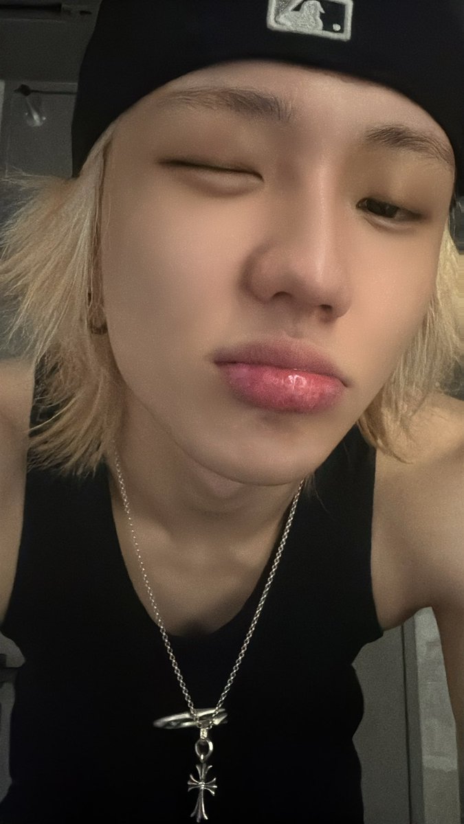 TNX_twt's tweet photo. Chill~하게 쓴 CAP😎

#TNX
#천준혁 #JUNHYEOK https://t.co/3wdEbPjs7D