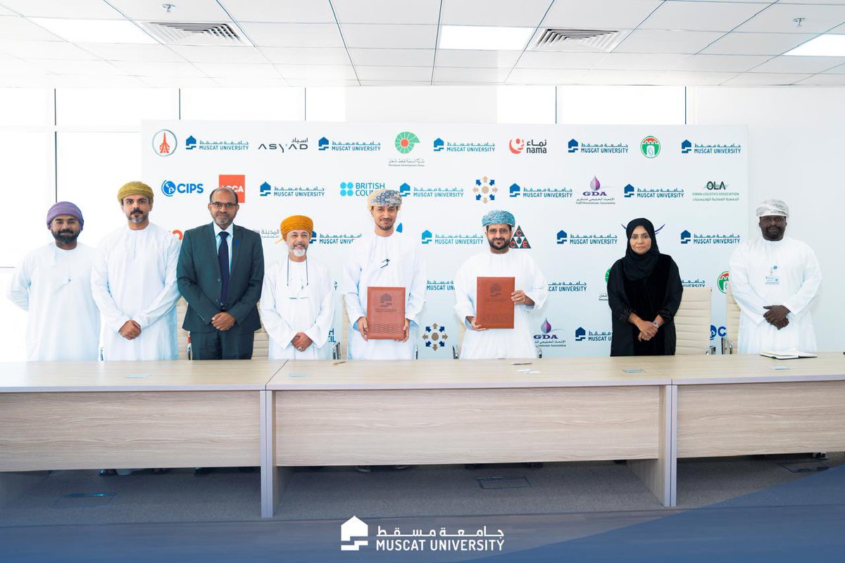 MuscatUni's tweet image. في خطوة استراتيجية تعكس التزامها بتوسيع شراكاتها المؤسسية، وقّعت #جامعة_مسقط اتفاقية تعاون مع شركة بوابة الأعمال الدولية @BGIinsights ، المطوّرة لنظام #JSRS، بهدف تقديم برامج تدريبية تخصصية لمجتمع الموردين المسجلين في النظام.
وقع الاتفاقية أ.د.خميس اليحيائي رئيس الجامعة..
