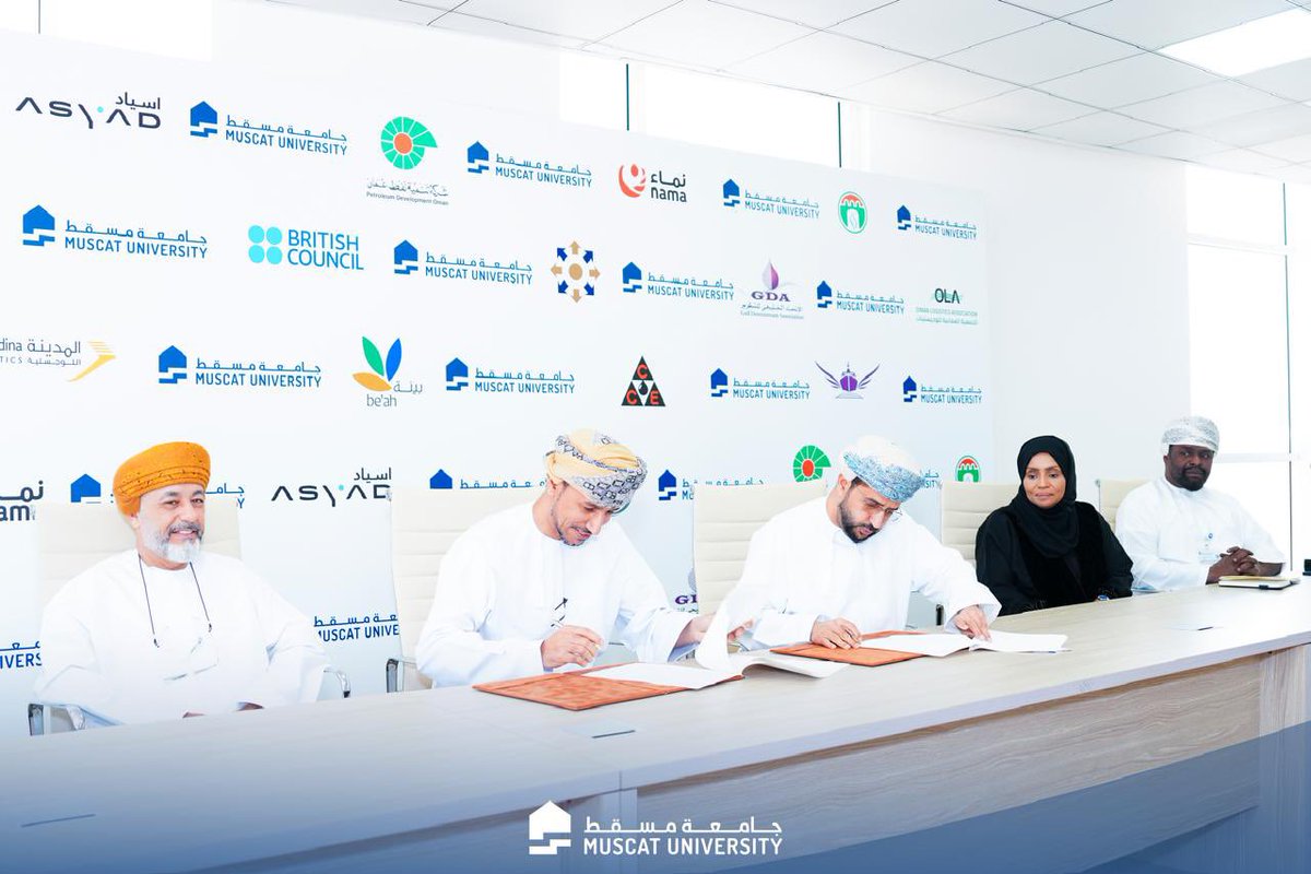 MuscatUni's tweet image. في خطوة استراتيجية تعكس التزامها بتوسيع شراكاتها المؤسسية، وقّعت #جامعة_مسقط اتفاقية تعاون مع شركة بوابة الأعمال الدولية @BGIinsights ، المطوّرة لنظام #JSRS، بهدف تقديم برامج تدريبية تخصصية لمجتمع الموردين المسجلين في النظام.
وقع الاتفاقية أ.د.خميس اليحيائي رئيس الجامعة..