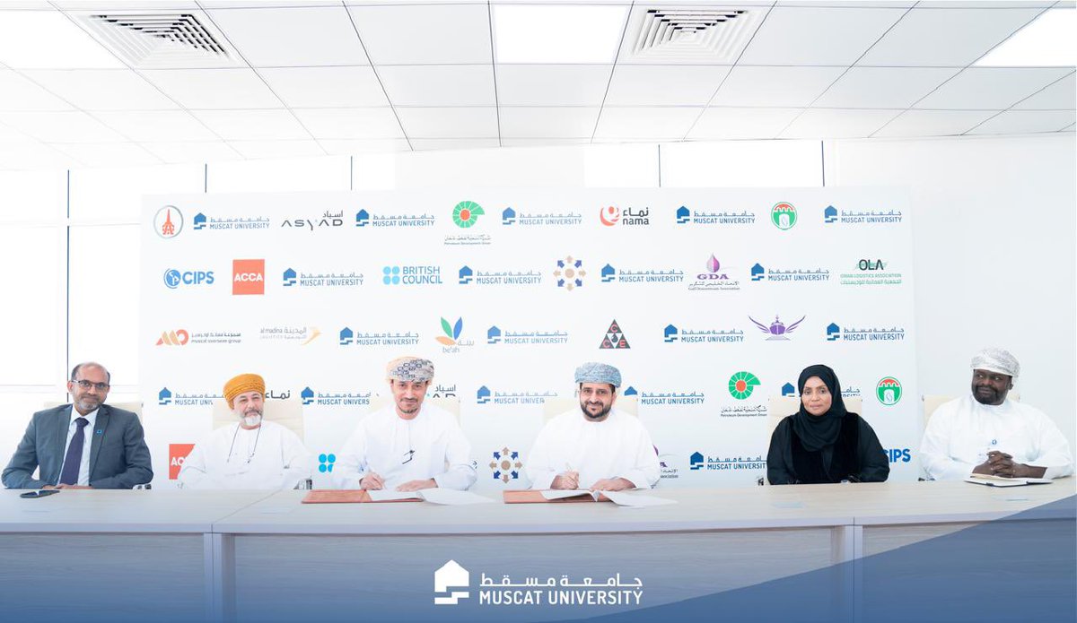 MuscatUni's tweet image. في خطوة استراتيجية تعكس التزامها بتوسيع شراكاتها المؤسسية، وقّعت #جامعة_مسقط اتفاقية تعاون مع شركة بوابة الأعمال الدولية @BGIinsights ، المطوّرة لنظام #JSRS، بهدف تقديم برامج تدريبية تخصصية لمجتمع الموردين المسجلين في النظام.
وقع الاتفاقية أ.د.خميس اليحيائي رئيس الجامعة..