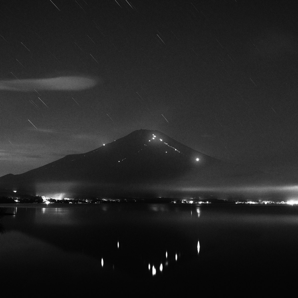 LibassiPhotoJP's tweet photo. Night climb, lake Yamanaka
------------------------------
https://t.co/V4804g84lX

#minimalism
#black&amp;white
#longexposure
#mountfuji
#nightphotography
#startrails https://t.co/haRD7MsVn0