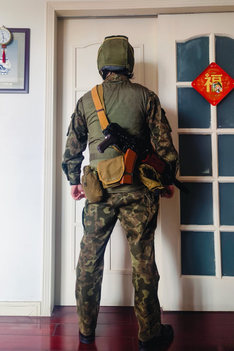 Canxiang_Hibiki's tweet photo. ОМОН СССР
选择了苏末相对出镜较多的6б3/ЖЗЛ74+СТШ81 https://t.co/00Xr6eRk9r