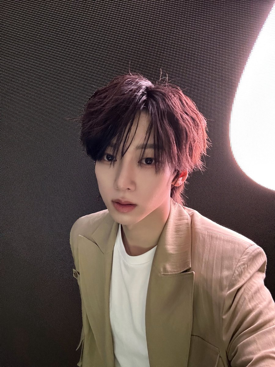 _AMPERSANDONE_'s tweet photo. Tried something different🐺

#앰퍼샌드원 #AMPERSANDONE 
#나캠든 #KAMDEN https://t.co/9CkfD4rprc