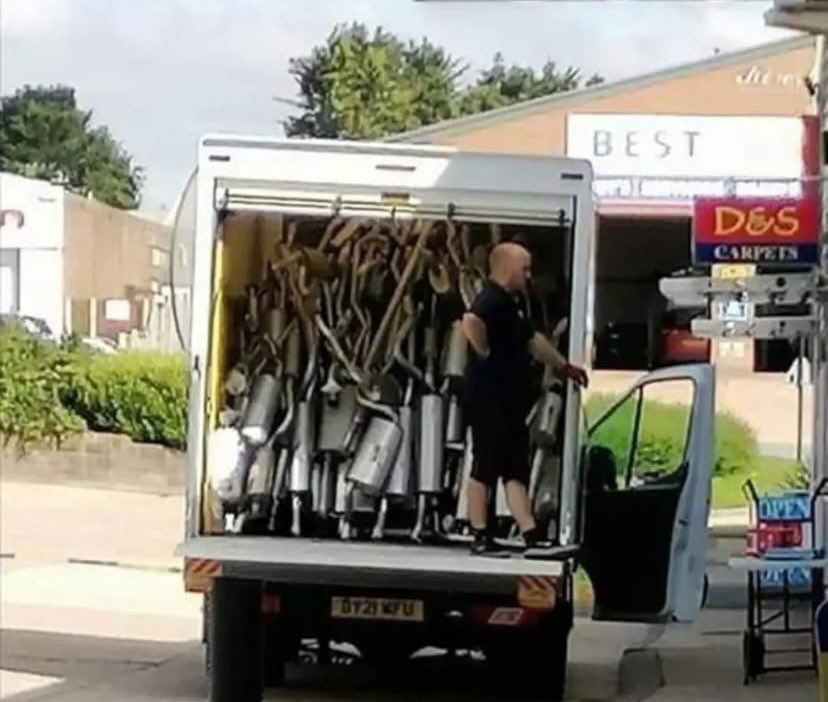 No Context Brits tweet media