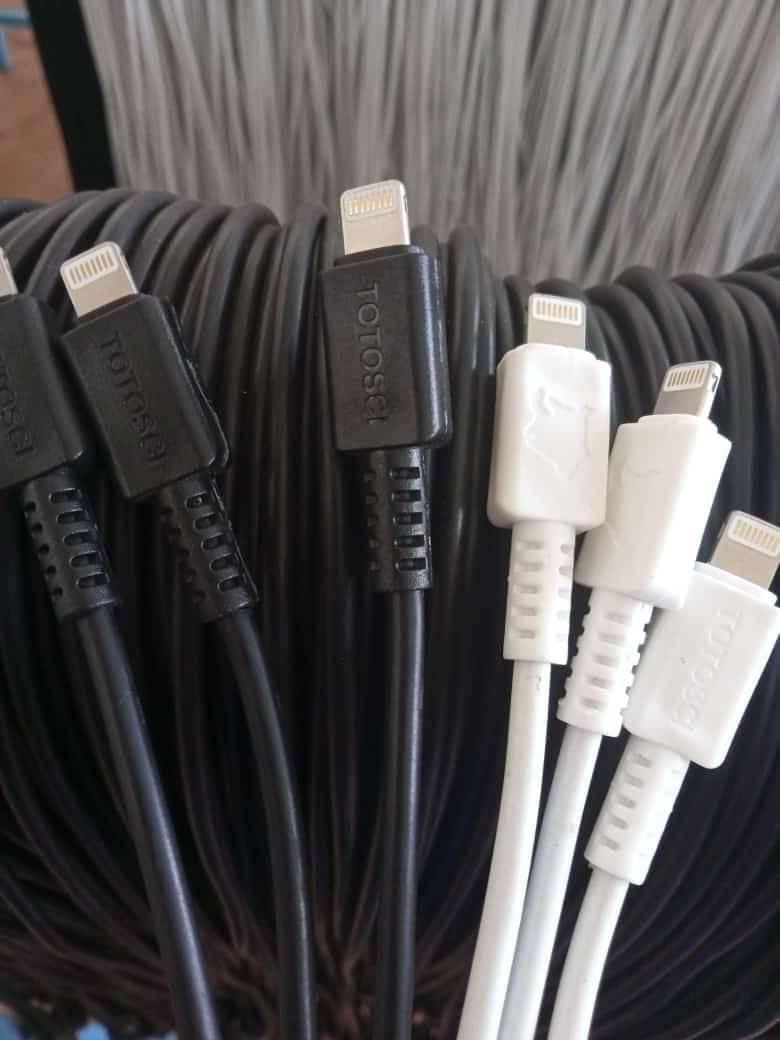Its_Muthungu's tweet photo. Buy TOTOSCI USB Cables on @MasokoKe & pick up at your nearest Safaricom Shop for just Ksh 100 delivery fee in Nairobi county!
Outside Nairobi county? Delivery fee Ksh 100-300.
Shop now & share your experience! ๐โจ #Masoko #TOTOSCI
https://t.co/KZs7XxYXj1 https://t.co/fS9hRgCZsA
