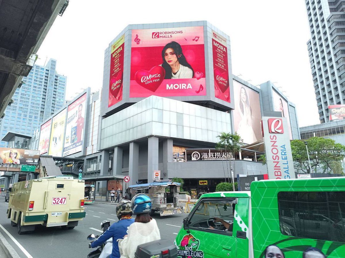 OfcMoisters_'s tweet photo. The magic of @moiradelatorre this feb-IBIG month is around the corner! Take a look at this giant screen! Make your February more special as she will be serenading you through RMUSIC LOVE FEST presented to you by Robinsons Mall. https://t.co/ZcQJl10dOl