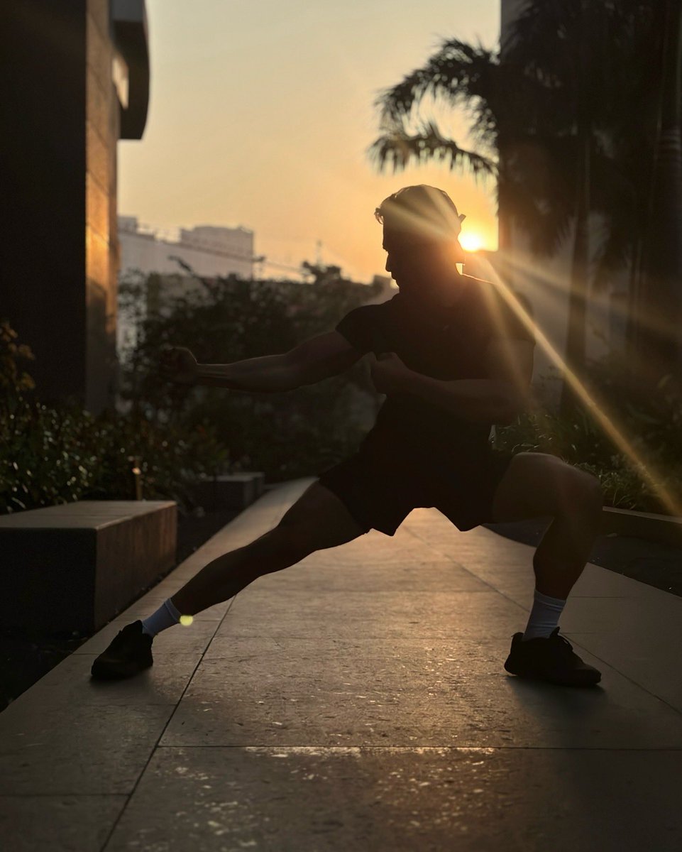 Preparing for my next 🎥 and I’m giving it EVERYTHING!
4 AM - 8 AM, non-stop ACTION practice
No excuses, no breaks!

Bring. It. On.

#actionmode #filmprep #earlymorning #nonstop #actorlife #bringiton