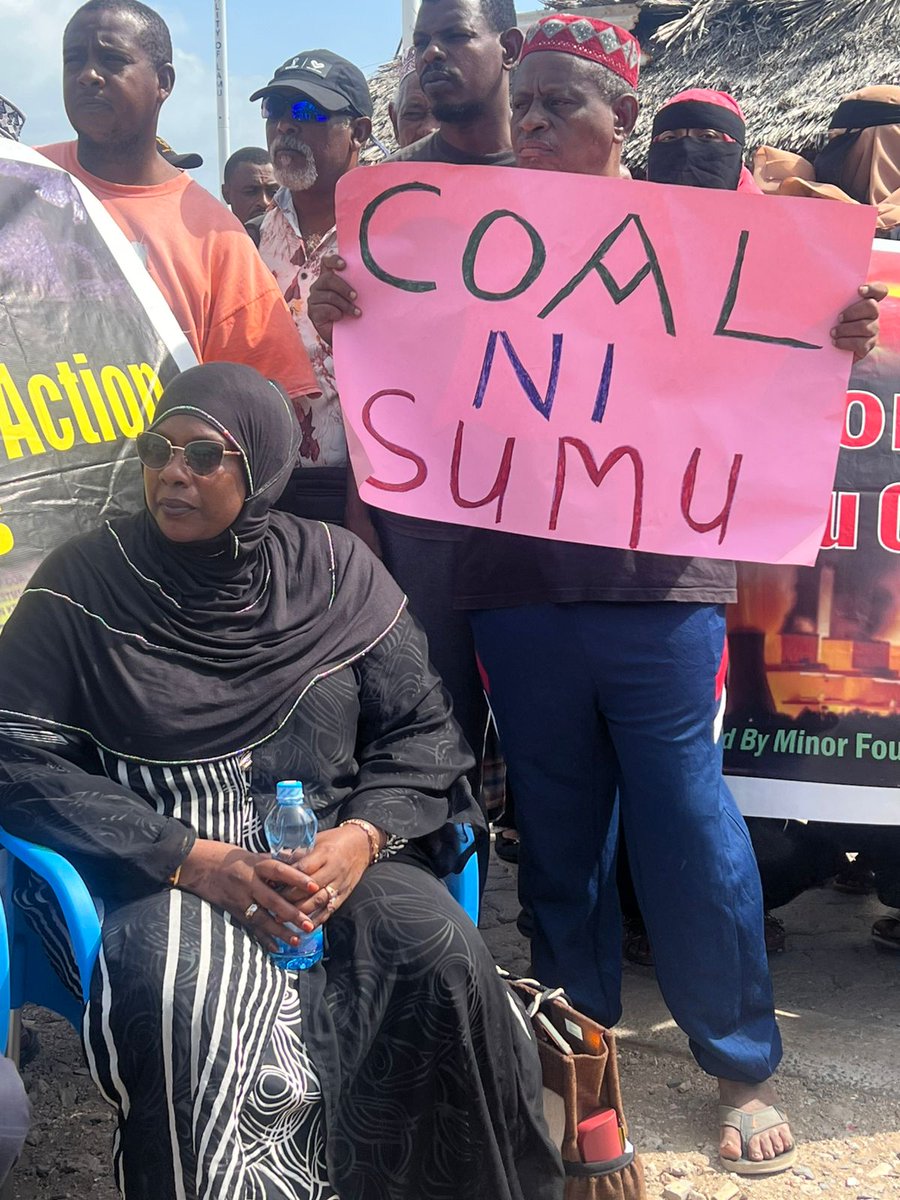 Lamuwomenallia1's tweet photo. Together we fight for a just Lamu where people can live freely with No negative impacts of COAL.
#nowornever https://t.co/ZeumalSanS