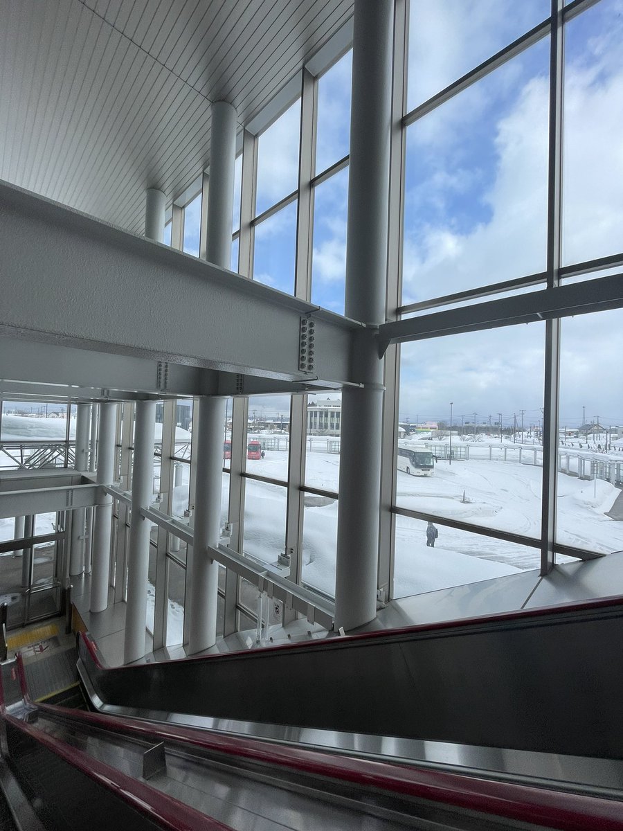 Mars_1072's tweet photo. 長いトンネルをぬけたので雪国にいる https://t.co/BG1MVFszPT