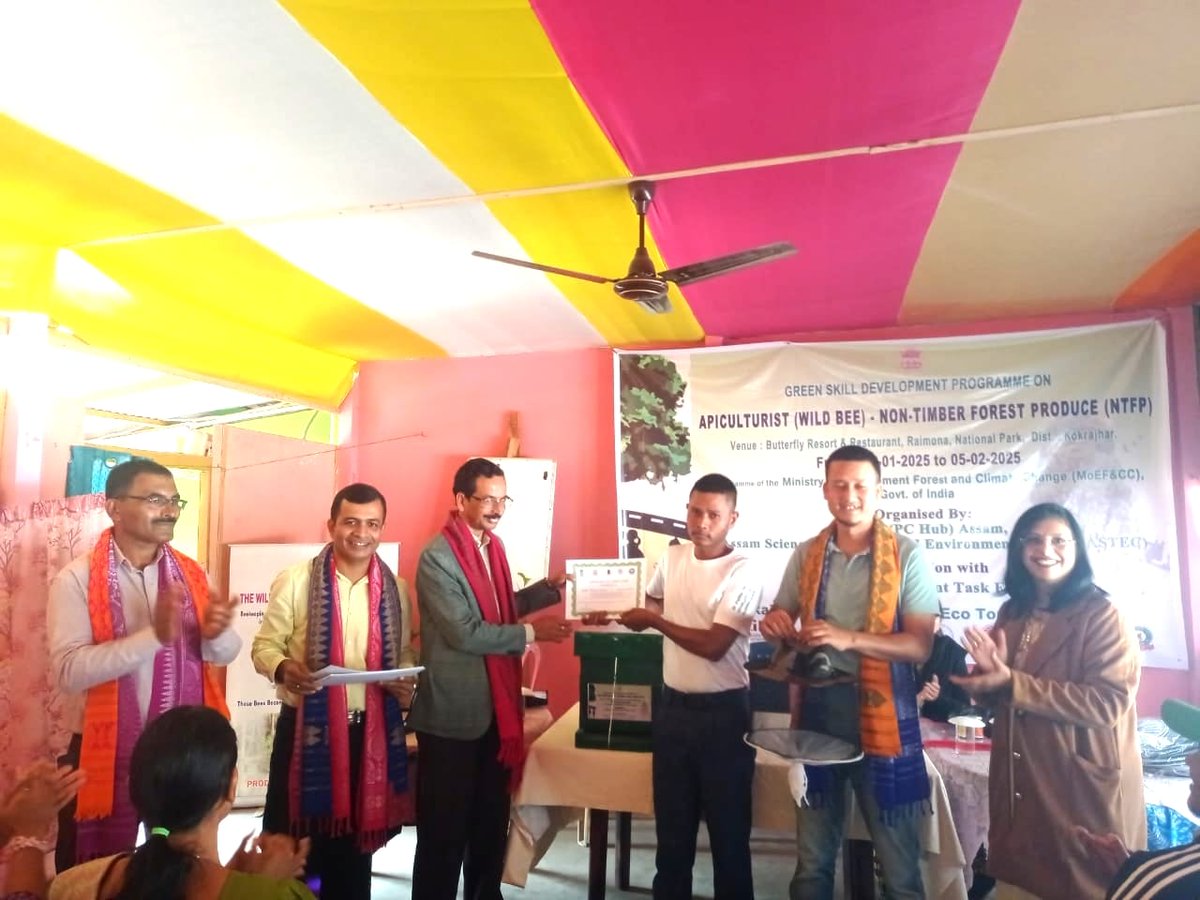 EnvisHubAssam's tweet photo. Pleased to inform you all that the EIACP PC Hub Assam, ASTEC has successfully completed the 1 Month GSDP course on “Apiculturist (Wild Bee)-NTFP at Raimona National Park, Kokrajhar, Assam
#greenskilldevelopmentprogramme 
#missionlife 
#prakritikakhayal 
#merilife 
#proplanet https://t.co/SfBDq25kf9