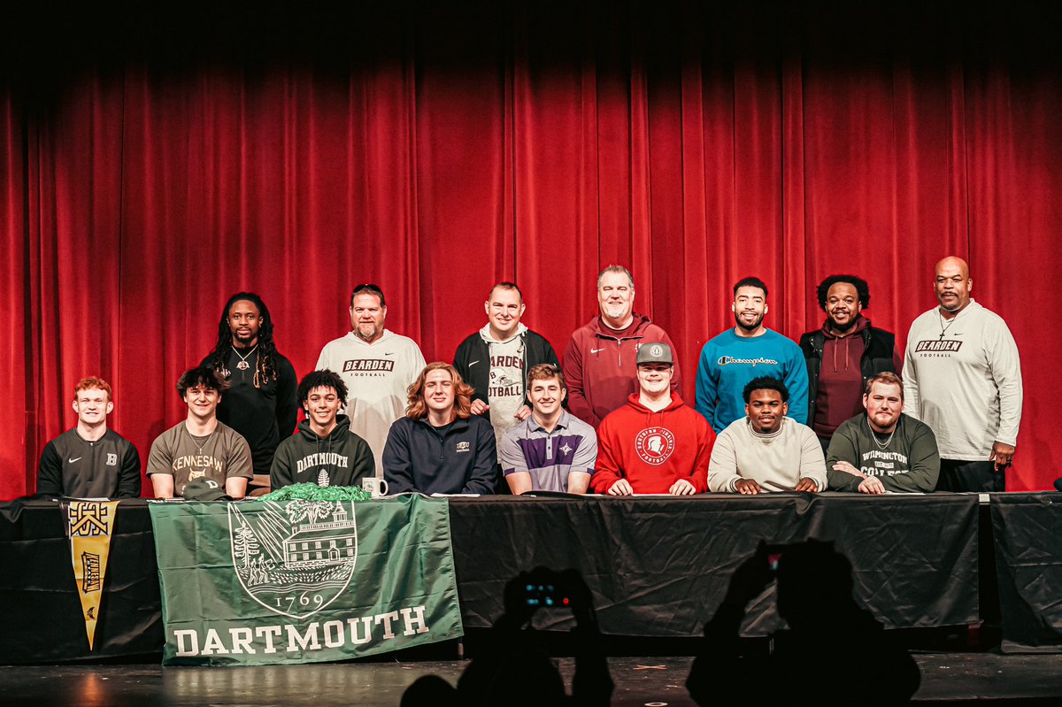 BeardenFB's tweet image. Congratulations to our 8 Dawgs who signed to play college football today. Super proud of each one!! Can’t wait to see what they do at the next level. #RecruitDawgs