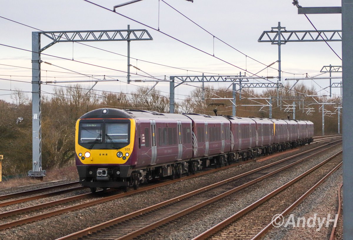 holtona72's tweet photo. #ThreesixtyThursday With just the Kettering stop still to go, an 8car #EMR set approaches Isham. 1Y37 14.45 St.Pancras-Corby formed of 360103 & 360117. The electrification here has ruined some shots but provided nice framing elsewhere. #LutonAirportExpress #Connect #MML 25/1/25 https://t.co/29OykH9s4i