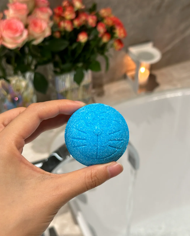 anna_343536's tweet image. There’s a surprise hidden inside the cute bath ball! #Bath #BathBall