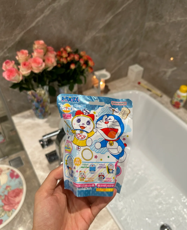 anna_343536's tweet image. There’s a surprise hidden inside the cute bath ball! #Bath #BathBall