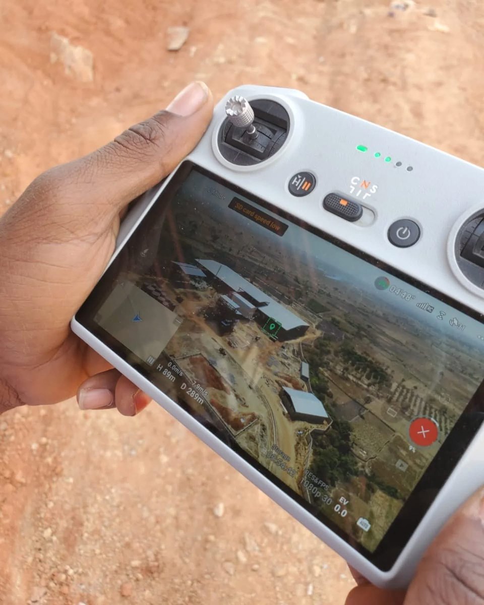 Mushcreative__'s tweet photo. Seeing the bigger picture one flight at a time. 🚁✨ Our drones capture every detail from above, making construction site monitoring easier and more precise. 

#AerialPerspective #DroneTechnology #MushCreative

https://t.co/1WkG8SrT6f https://t.co/BGU5mYkdbl