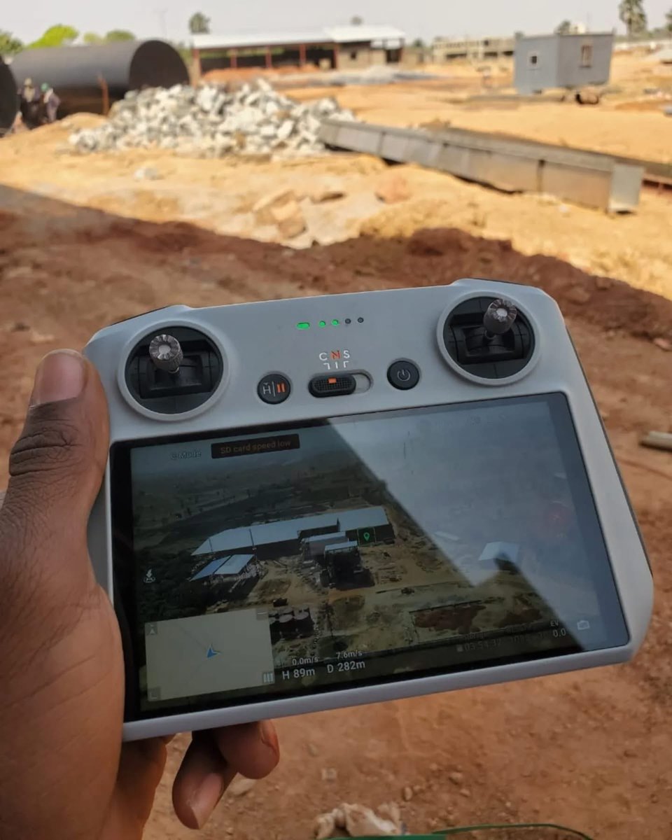 Mushcreative__'s tweet photo. Seeing the bigger picture one flight at a time. 🚁✨ Our drones capture every detail from above, making construction site monitoring easier and more precise. 

#AerialPerspective #DroneTechnology #MushCreative

https://t.co/1WkG8SrT6f https://t.co/BGU5mYkdbl