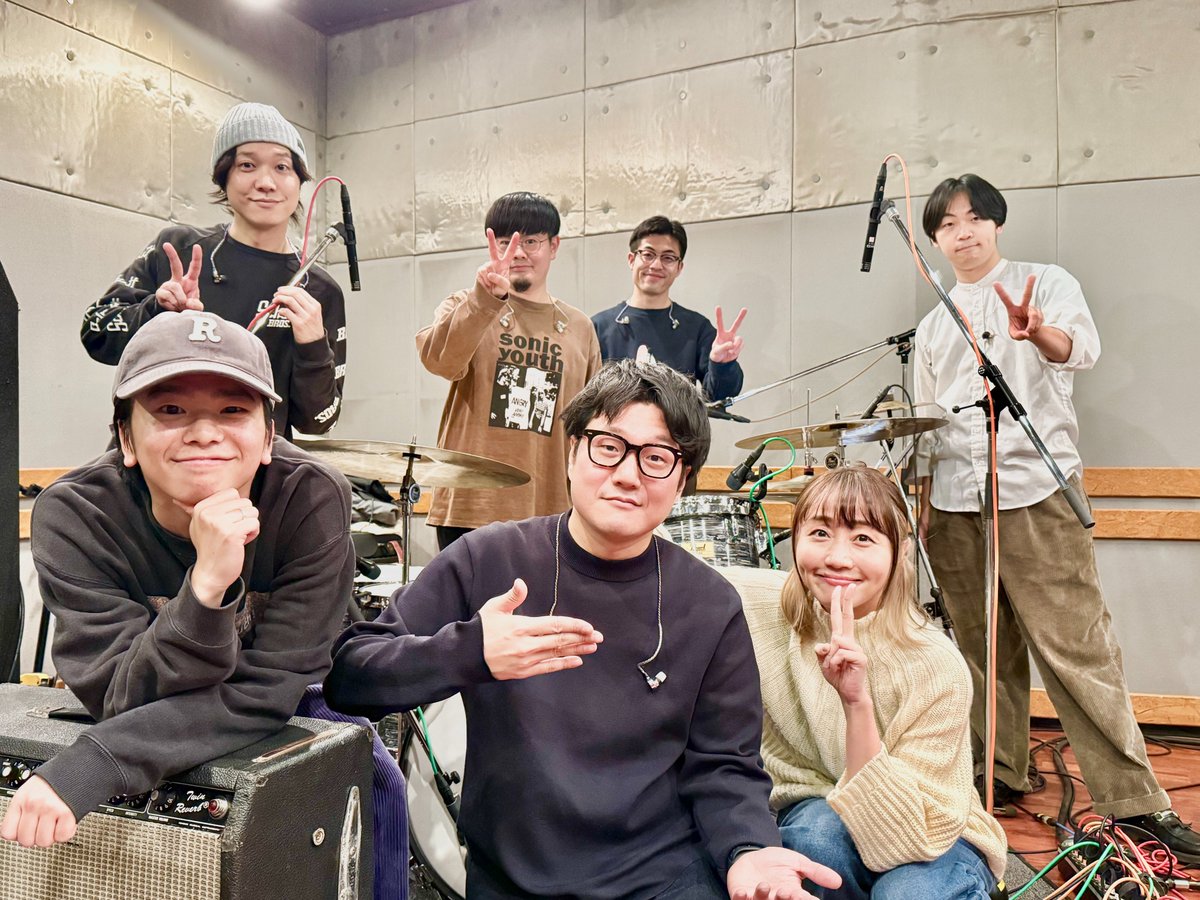 Matsumuro_Seiya's tweet photo. 昨日のリハーサルにはこの方も🫢
圧巻のボーカル…必見です👍

「Matsumuro Seiya Live 2025 "LABORATORY"」
 
出演：#松室政哉

ゲストアーティスト：#井上苑子 / #上野皓平(#TheSongbards) / #岸本ゆめの / #真行寺貴秋(#BRADIO) / #堂島孝平 / #浜端ヨウヘイ / #矢井田瞳 / #ヤジマレイ(#ReiRay)

バンドメンバー：#伊吹文裕(Dr) / #目黒郁也(Bs) / #外園一馬(Gt) / #工藤寛丈(Key) 
 
日程：2025年2月15日(土)
会場：東京・KMAパラダイスホール
OPEN / START：16:00 / 17:00
 
[チケット]
価格：全自由 ¥6,000 / 当日 ¥6,500 (共に税込、整理番号付)
※小学生までのお子様は同伴可能。中学生以上の方はチケットが必要となります。
※お一人様4枚まで
 
・ライブ会場販売 / 一般発売
販売期間：11月30日(土)10:00～2月14日(金)23:59
https://t.co/X8sBuGBtk9
 
・入場順
ファンクラブ先行 → ライブ会場販売 → イープラス一般