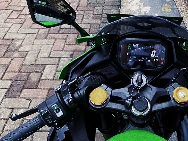 ً𝘇𝗮𝘃. closed tweet media