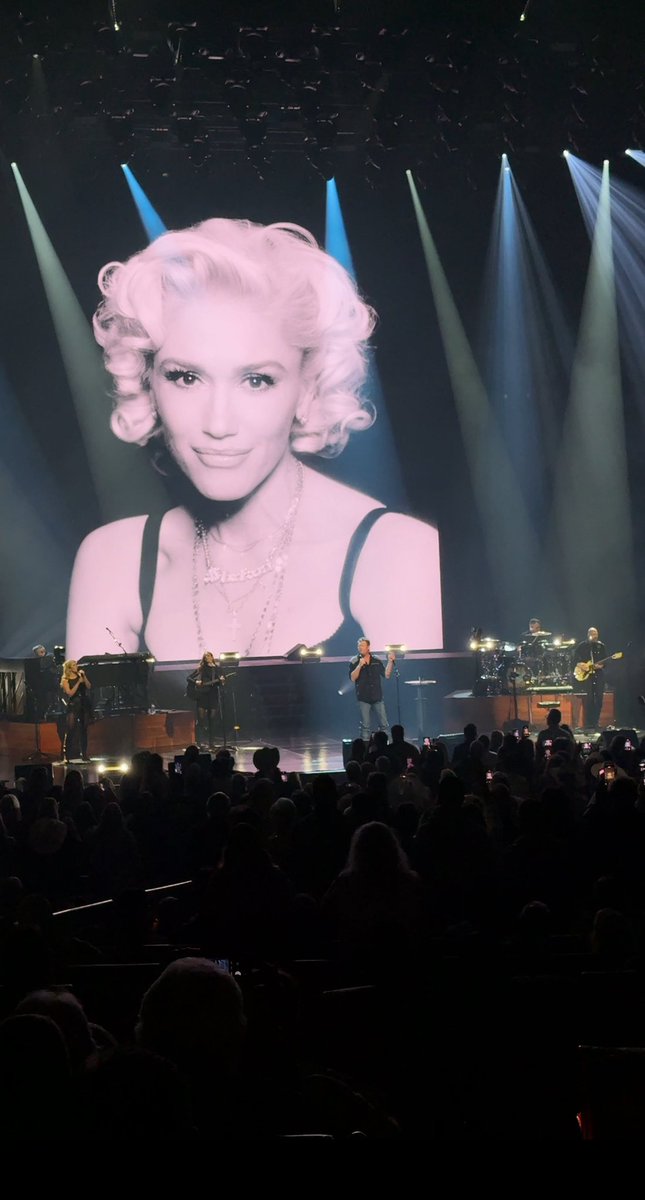 Vegas's tweet image. Of course @gwenstefani is here in spirit!