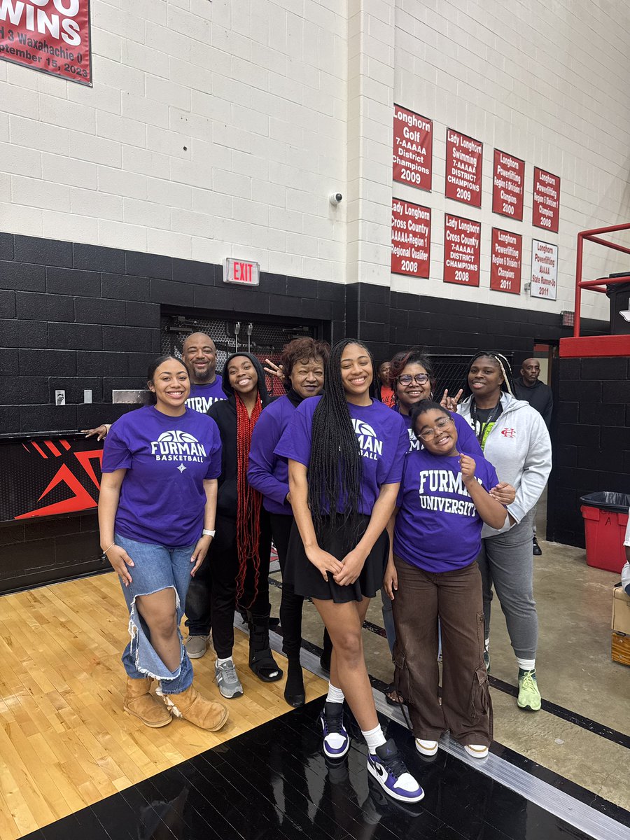 brooklynking25's tweet photo. NLI Day Furman Bound! #TTHL TO #DINS but still have some unfinished business home before my new home! #trAiLbLazer5 @dfwelite @ProSkillsGBB @queens2024black @LadyDriveNation @1lboogie22 @_CoachJohnson54 https://t.co/D1Zi30AJcl