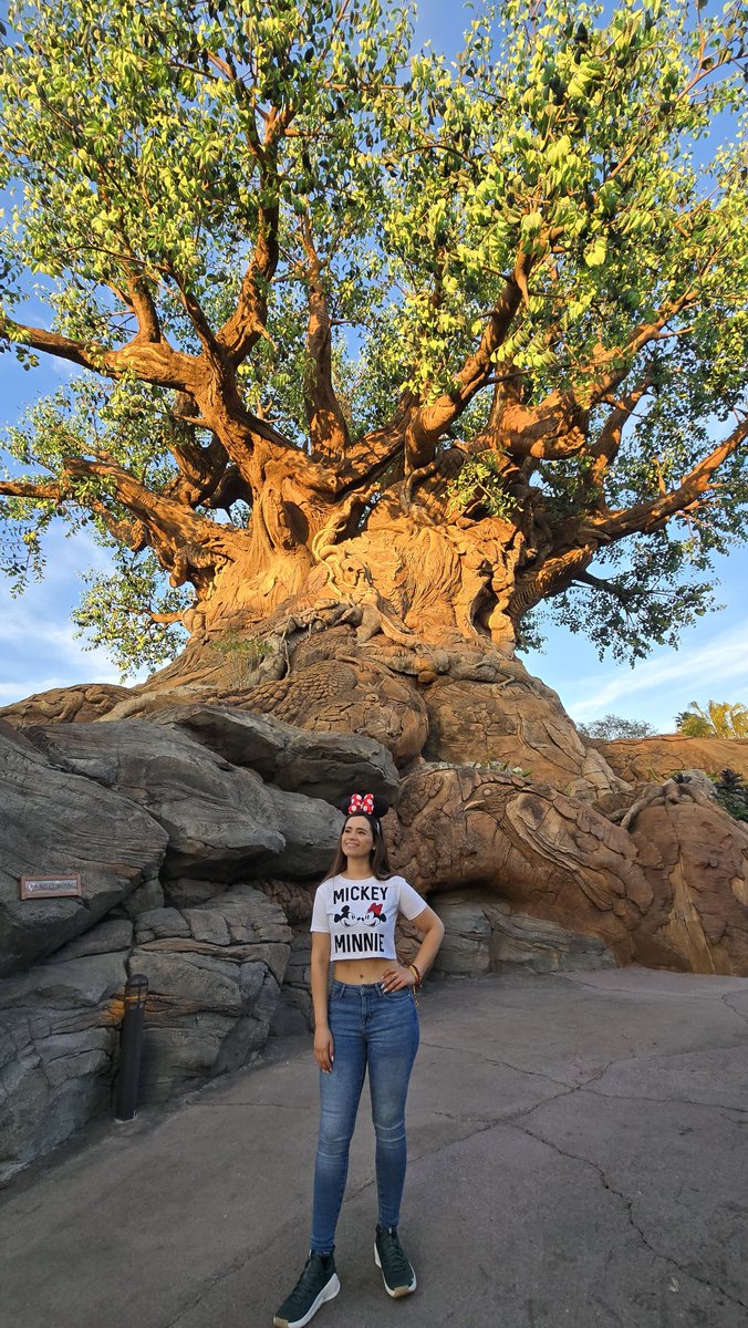 064Ilak's tweet photo. Happiness ♥️🧿🧿 #magickkingdom https://t.co/rCJ5aOnvGj