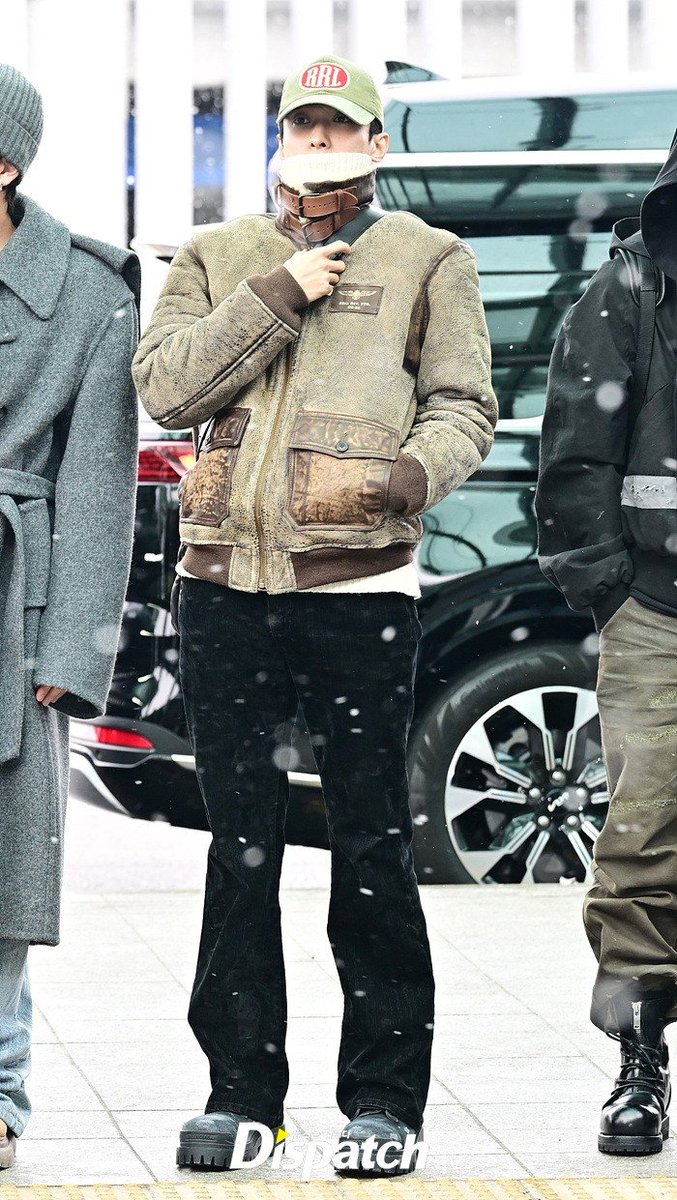 dkzones's tweet image. 250206 departure to jakarta #도겸
"even his physical appearance is perfect... dokyeom is the women hearts' stealer"