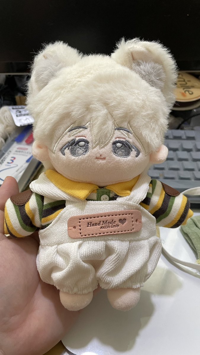 미카 20옷도 괜찮다고햇지만 헐렁한 옷장엔 속절없는듯(귀엽다는뜻 셔츠가 치마가 되어버려