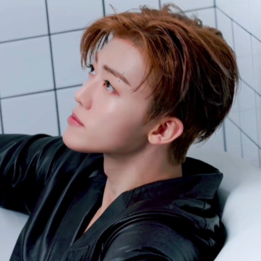 เอาป๊าเจาะจิวคิ้วมาให้กุอีก เอามา ไอเหี้ยยหล่อชิบหายยย
