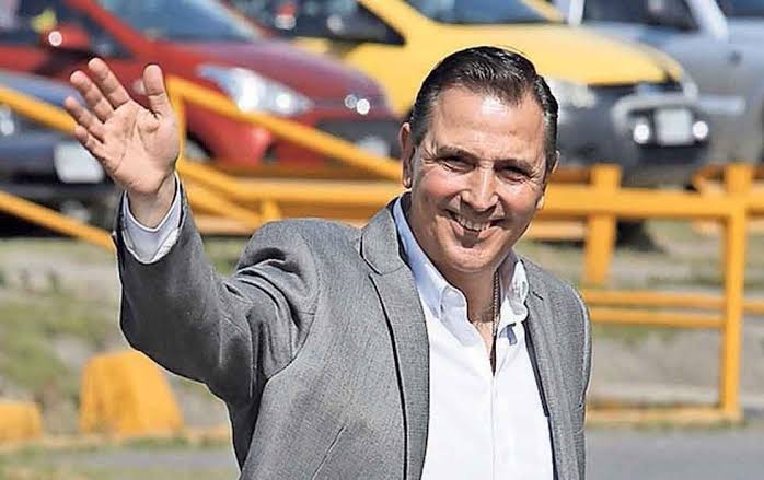 TigresEn3D's tweet photo. @TigresOficial Vamos de rodillas a pedirle perdón a este señor 👇. Las únicas dos buenas épocas de Tigres en la era @CEMEX han sido con MAG al frente. El artífice de la dinastía que Culebro no supo mantener. Las copas se ganan con las decisiones en las oficinas. Con Culebro estamos perdidos. https://t.co/A0LZW5nysX