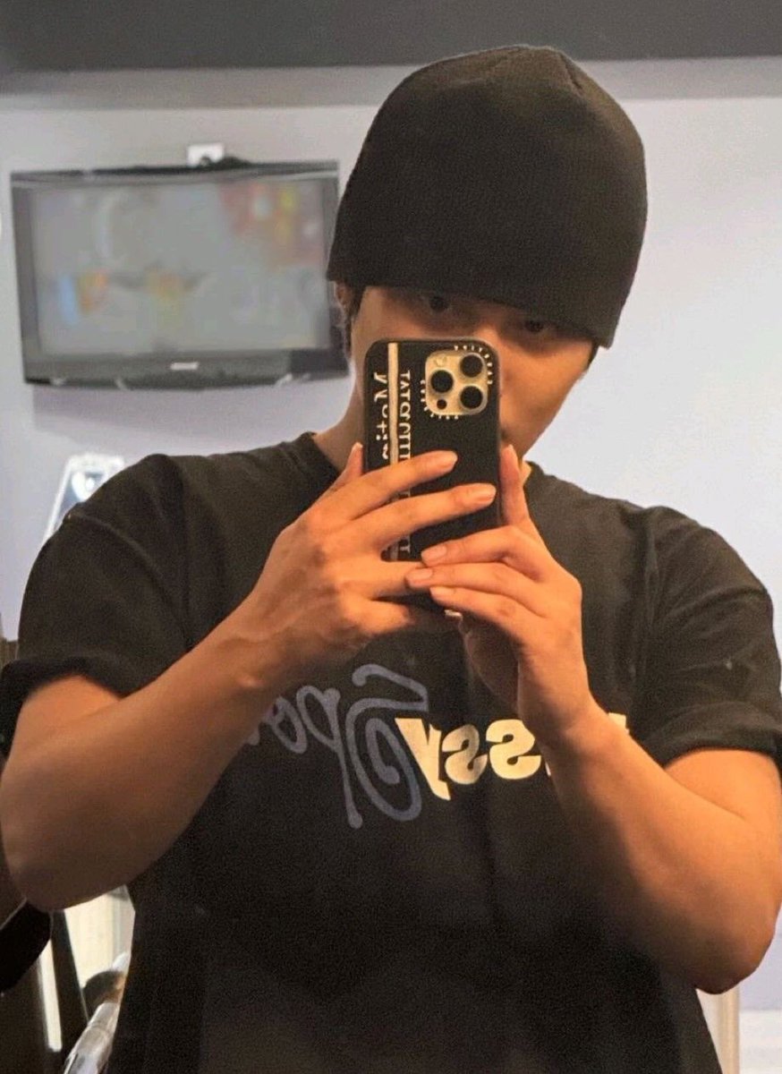 starmxnn's tweet photo. need i remind you this man is hiding it for our own good https://t.co/uPXVnqAvh4