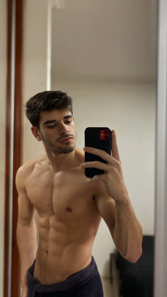 Temptationkingg's tweet photo. RT to make me horny https://t.co/k9Oep5V2E8