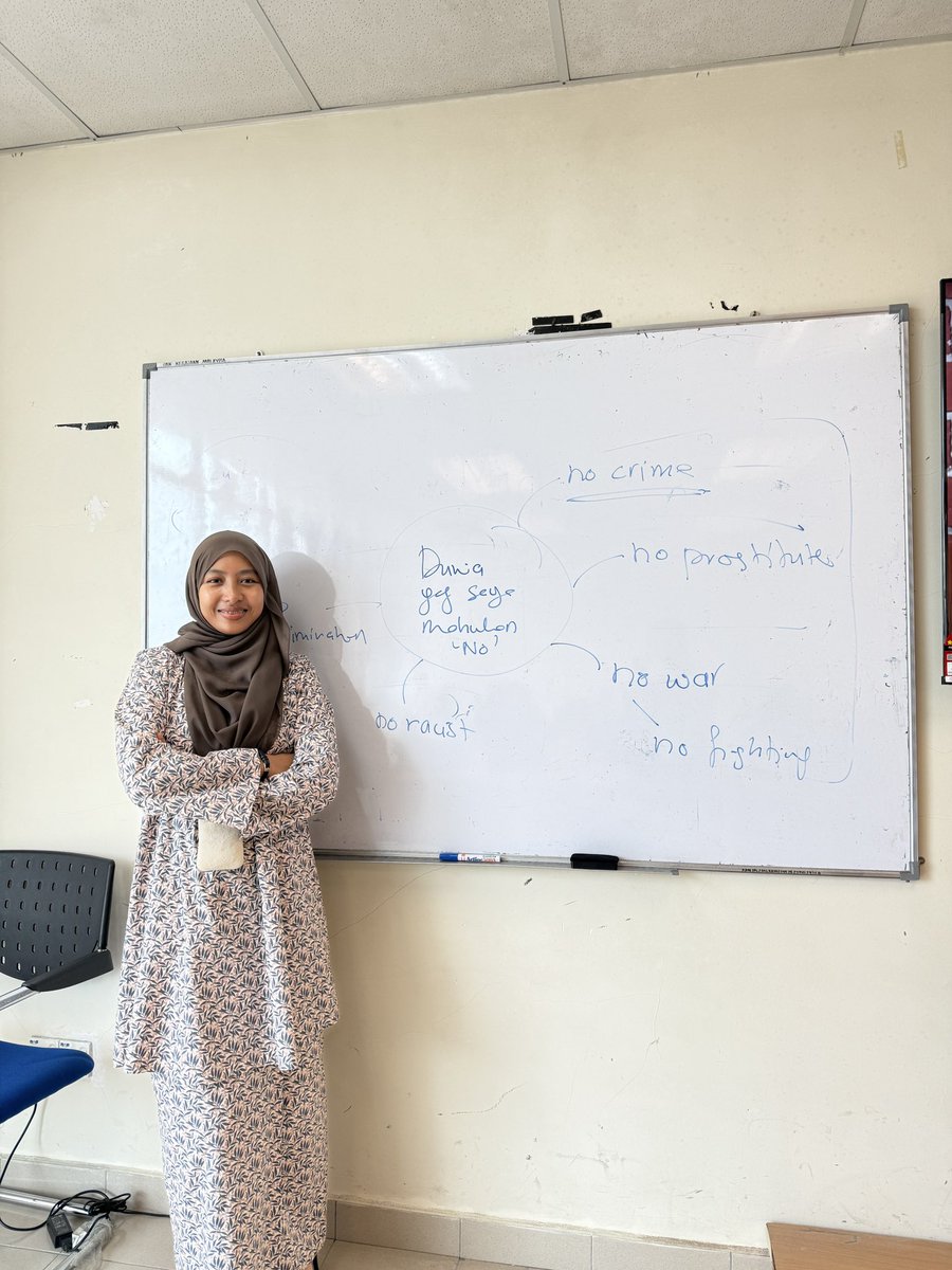 aisyatulis's tweet photo. Dunia yang saya mahu;
Dunia tanpa peperangan.
Dunia tanpa pergaduhan.
Dunia tanpa ketidakadilan.
Dunia tanpa rahsuah.
Yang pasti apa yang saya inginkan, pasti sama juga dengan yang lain bukan? 
Jadi, bermula daripada kitalah untuk merubah dunia ini kepada yang lebih baik. https://t.co/YdOrCRfwMy