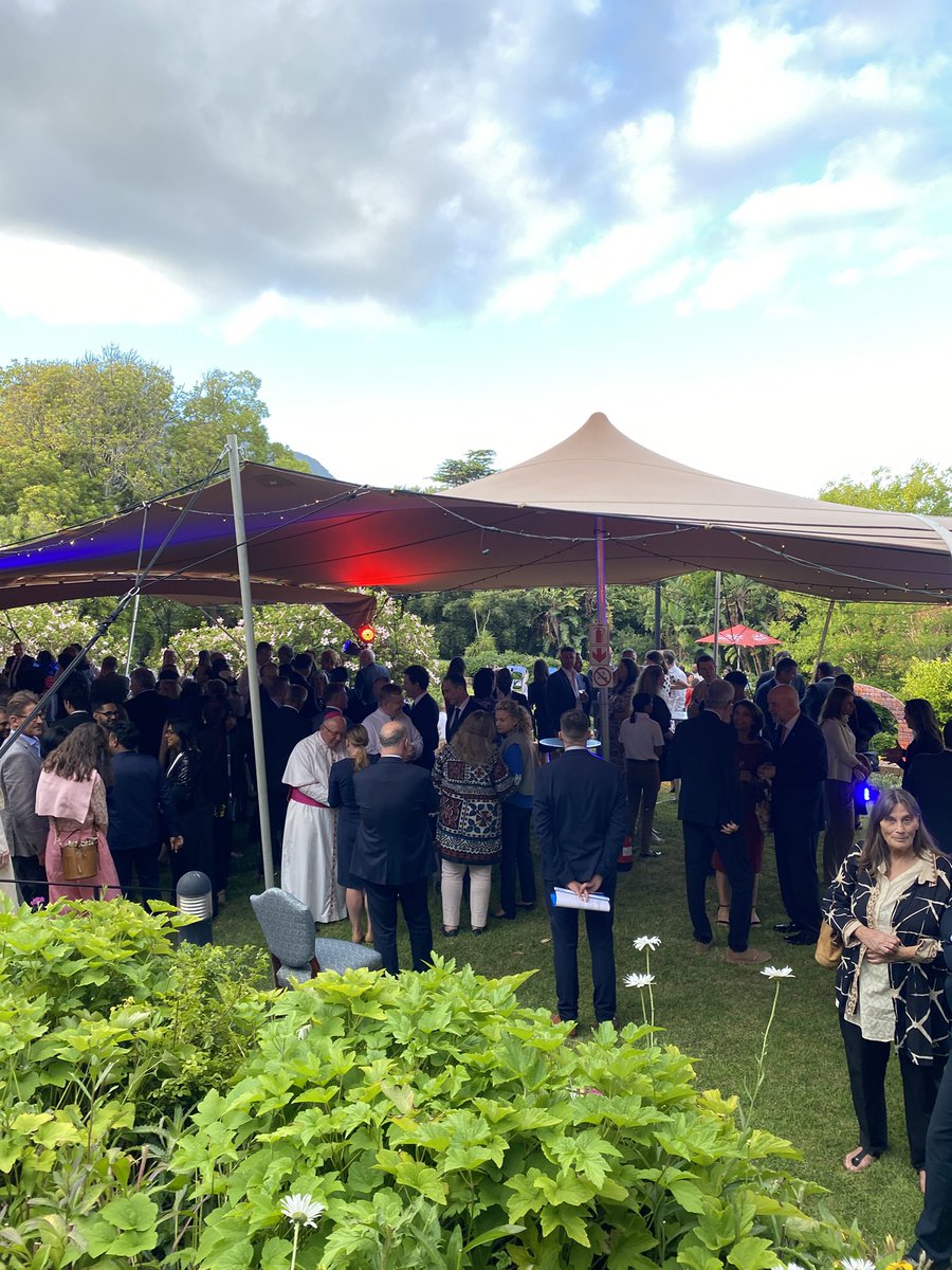 BritchamSAfrica's tweet photo. On the #EveOfOpeningOfParliament British High Commissioner @AJPhillipson hosted us at his astounding residence in Cape Town. Great enthusiasm was expressed for the future developments between the #UK and #SA
@ukinsouthafrica
#StateOftheNationAddress #SONA #UKinSA https://t.co/3AT52KaSqL