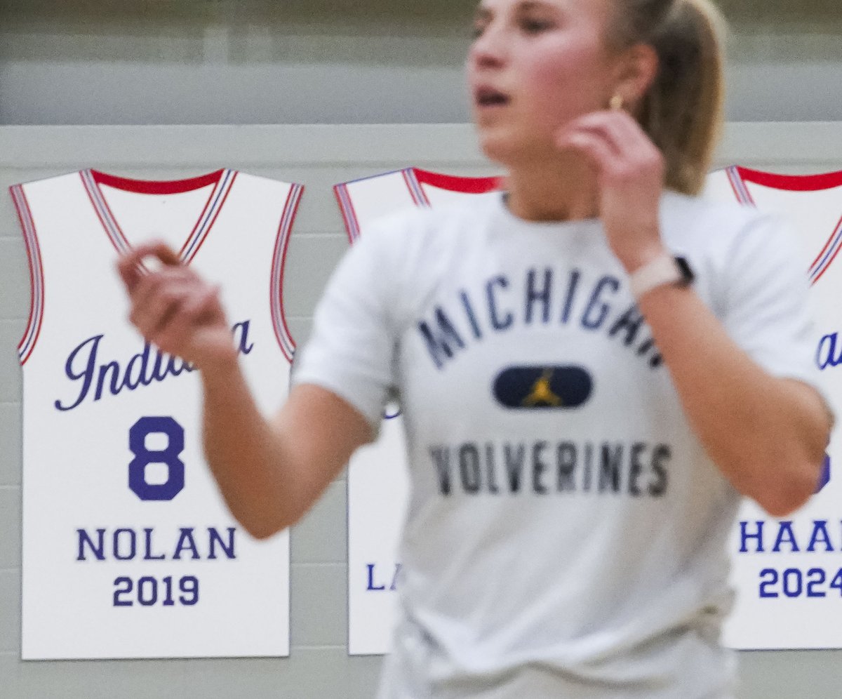 Brian_Haenchen's tweet photo. Maddie Nolan never aspired to coach basketball. But when @jennifer_drudge offered her an assistant spot, the former @ZCSeagles star decided to give it a try. Unsurprisingly, she's a natural.

"Maddie was born to be a coach."

From @_graceephotos + me: https://t.co/Ce5IcuyCYC https://t.co/McmbRcTvby